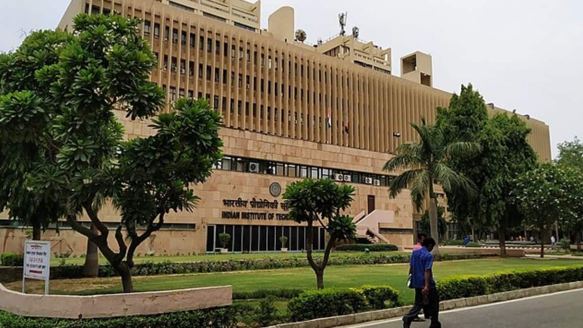 IIT Kharagpur and IIM Ahmedabad in QS World University Rankings 2026