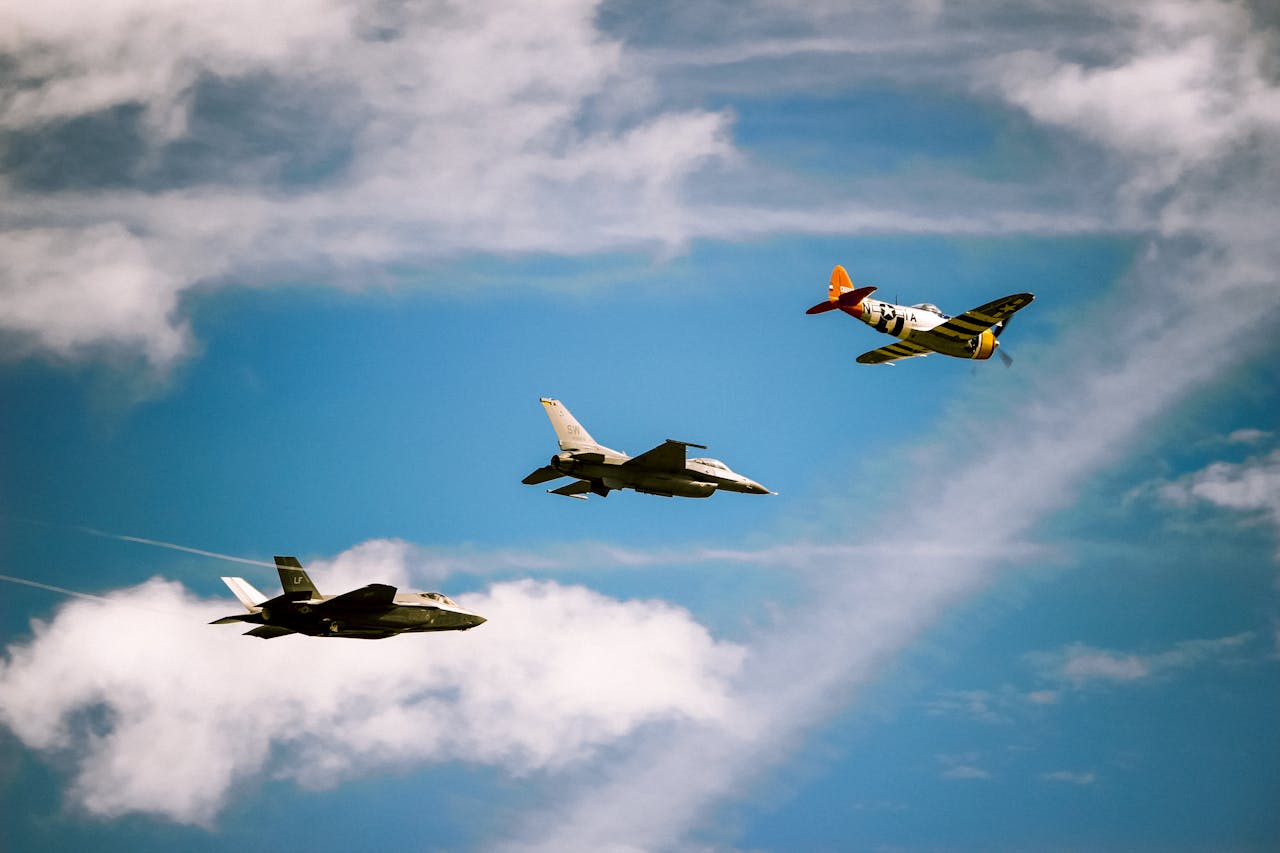 F-35 and F-16 fighter jets in flight — US gravity bombs JDAM precision bombing Iran