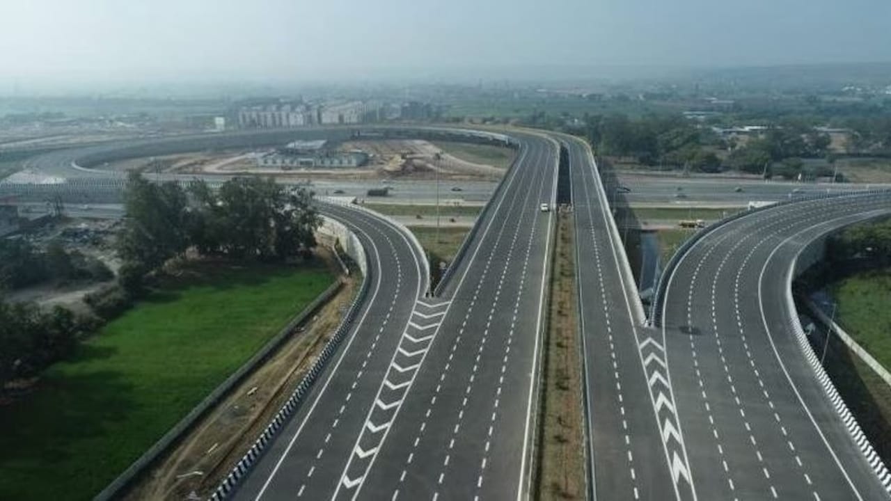 Delhi-Dehradun Economic Corridor expressway inaugurated by PM Modi - Image: Business Today